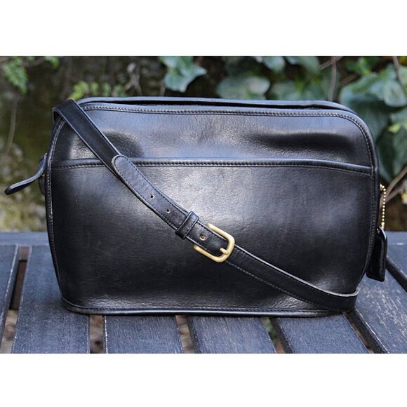 Coach Vintage - Oliver Crossbody Bag 9902 in Black + Brass USA 1980s